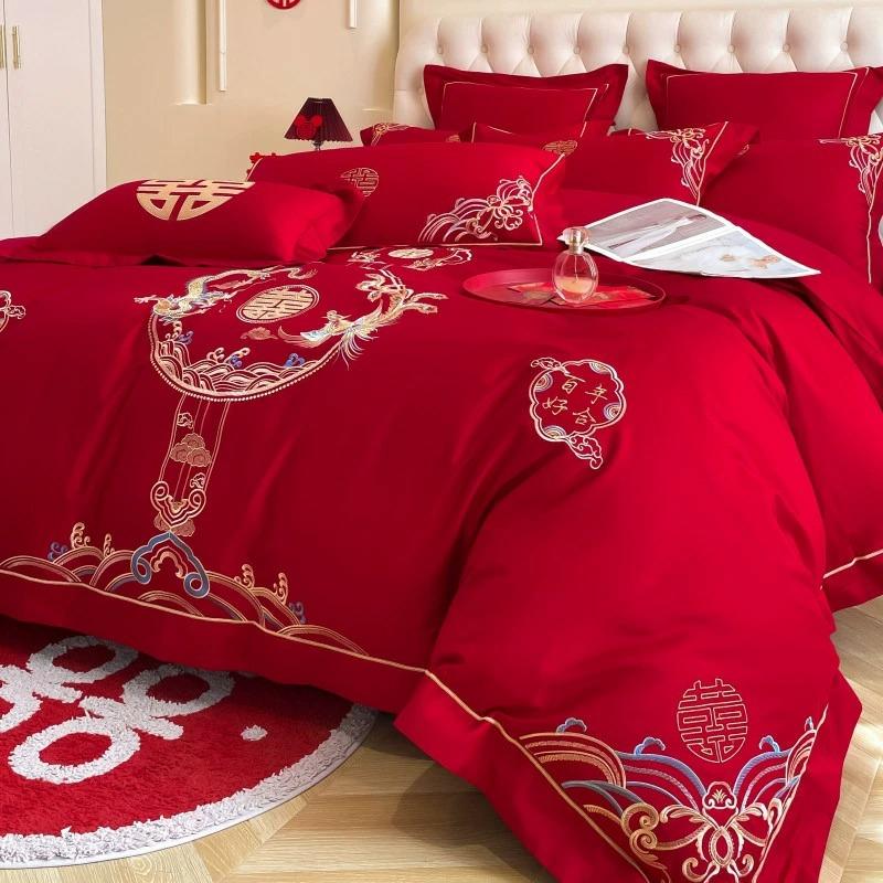 Chinesisches minimalistisches besticktes Hochzeit-Set in Rot, bestehend aus Bettlaken, Bettbezug und hochwertigen Baumwoll-Bettwaren für das Hochzeitszimmer.  |  Hochzeitsbettwäsche Hochzeitsbettwäsche Hochzeitsbettwäsche