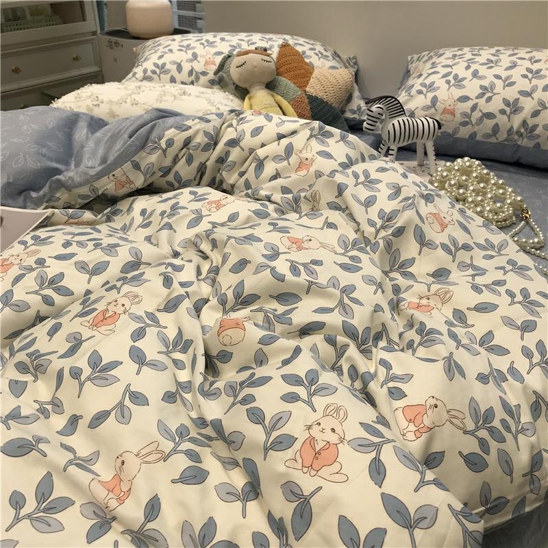 Ins Koreanischer Stil frische blaue Cartoon-Mädchen Herz kleine Kaninchen ländlicher Stil Blumenmuster Bettwäsche Set aus 100% Baumwolle  |  Bettwäsche-Set Mit Vier Teilen Bettwäsche-Set Mit Vier Teilen Bettwäsche-Set Mit Vier Teilen